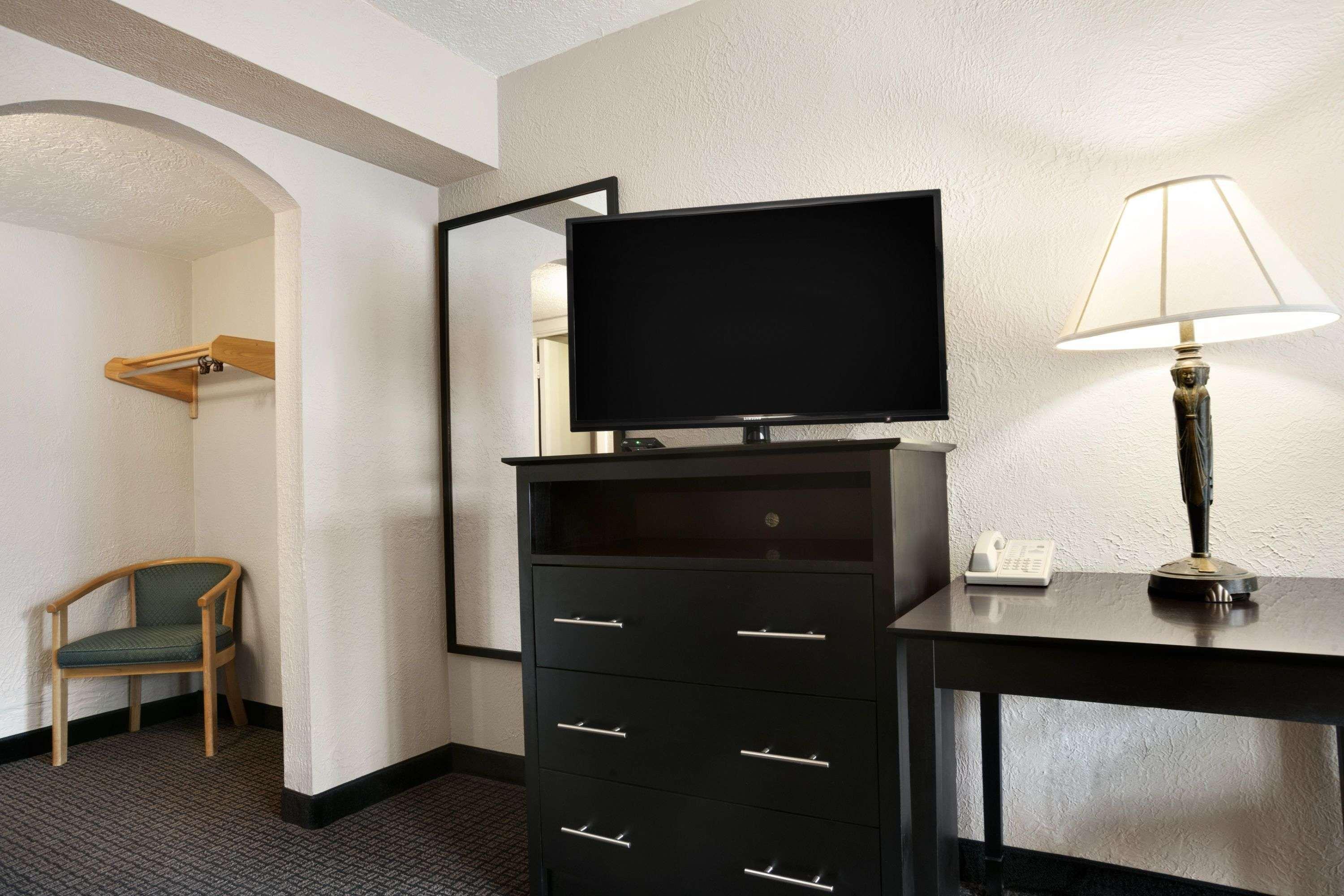 Travelodge By Wyndham Traverse City Mi מראה חיצוני תמונה